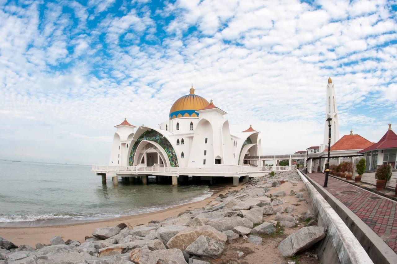 Swan Garden Hotel Malacca Esterno foto