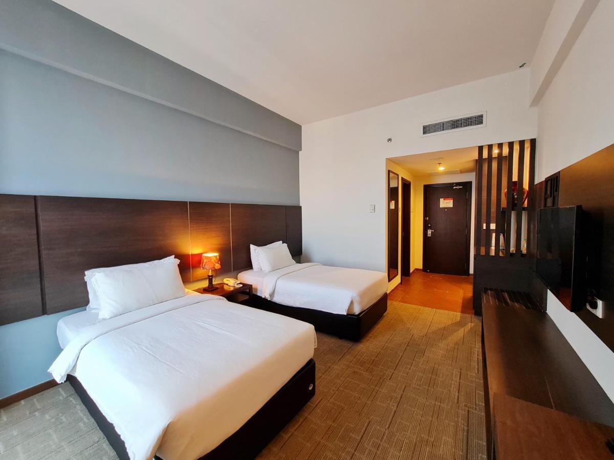 Swan Garden Hotel Malacca Esterno foto