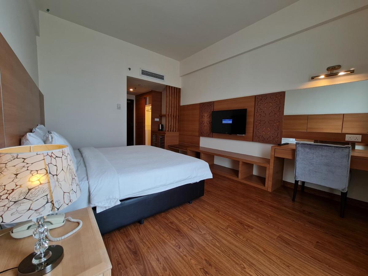 Swan Garden Hotel Malacca Esterno foto