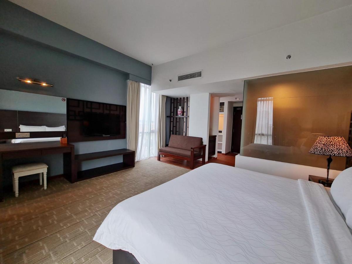 Swan Garden Hotel Malacca Esterno foto