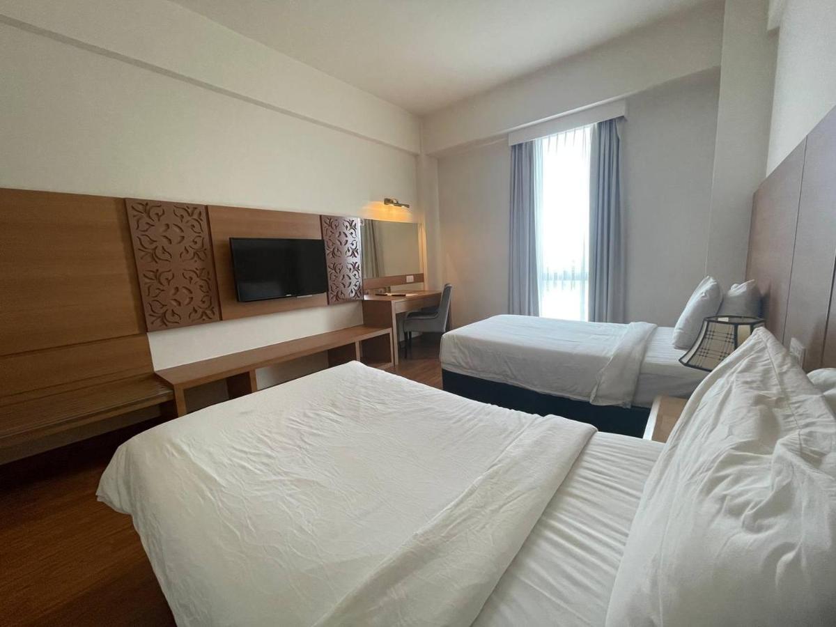 Swan Garden Hotel Malacca Esterno foto